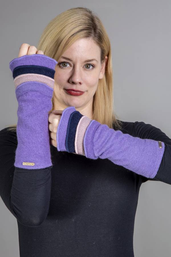 Merino cuffs with flounces