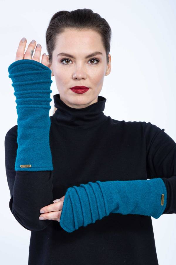 Merino cuffs with piping